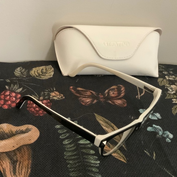 Valentino eyeglass cat eye frames - Picture 4 of 6